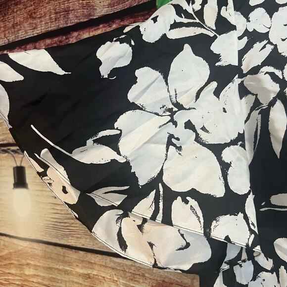 Lauren Ralph Lauren Silk Blouse Medium Petite Floral Black White Flutter Sleeves - Picture 3 of 7